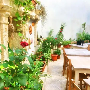 palazzo-salia.lecce-hotels.com/